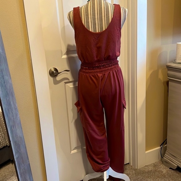 2 piece crop top w/ joggers Sz L - Picture 3 of 4